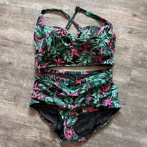 Torrid swimsuit set bottoms size 1 top size 2